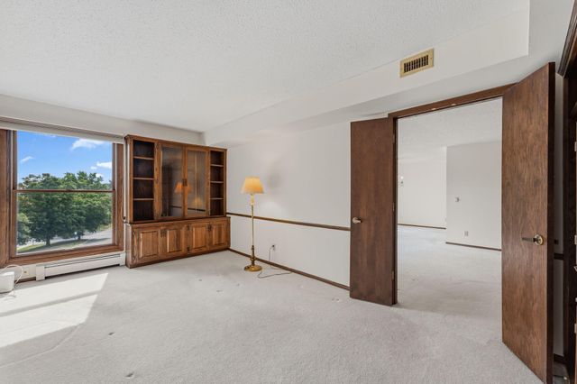9500 Collegeview Road 206, Bloomington, MN 55437