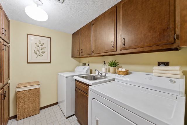 9500 Collegeview Road 206, Bloomington, MN 55437