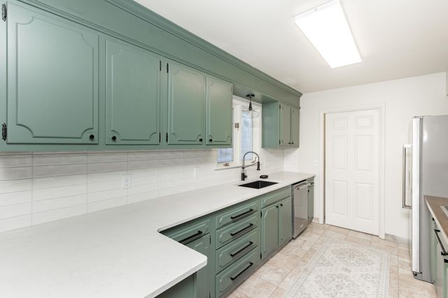 514 7th Avenue W, West Fargo, ND 58078