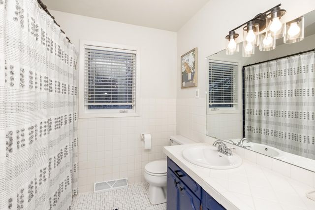 514 7th Avenue W, West Fargo, ND 58078