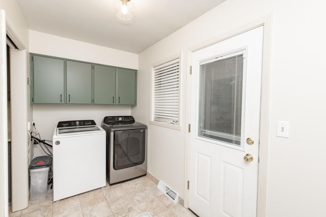 514 7th Avenue W, West Fargo, ND 58078