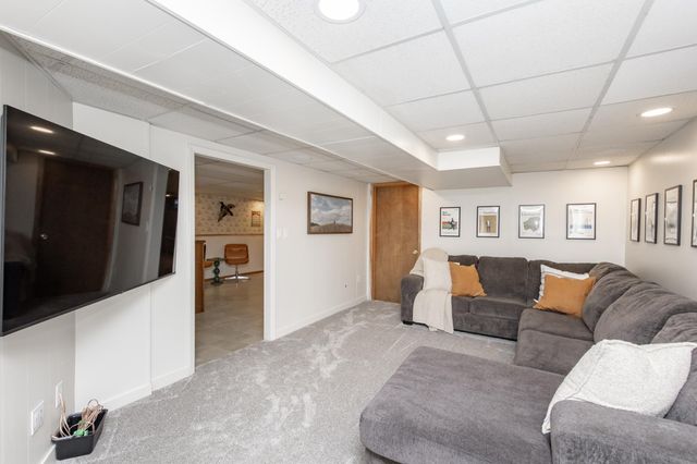 514 7th Avenue W, West Fargo, ND 58078