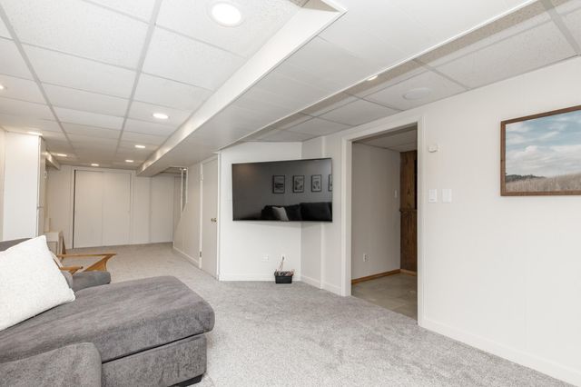 514 7th Avenue W, West Fargo, ND 58078