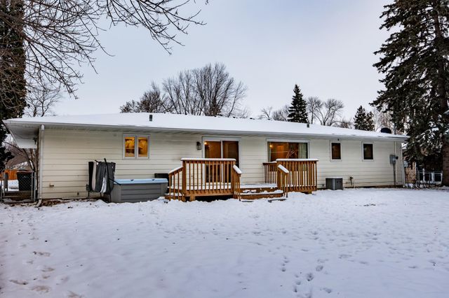 514 7th Avenue W, West Fargo, ND 58078