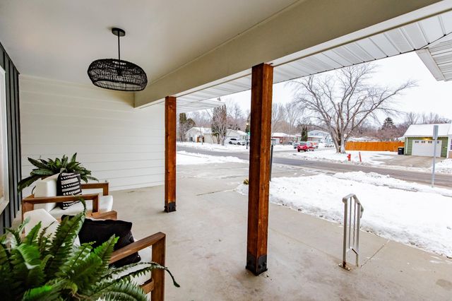 514 7th Avenue W, West Fargo, ND 58078