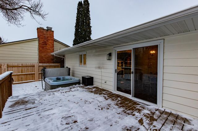 514 7th Avenue W, West Fargo, ND 58078