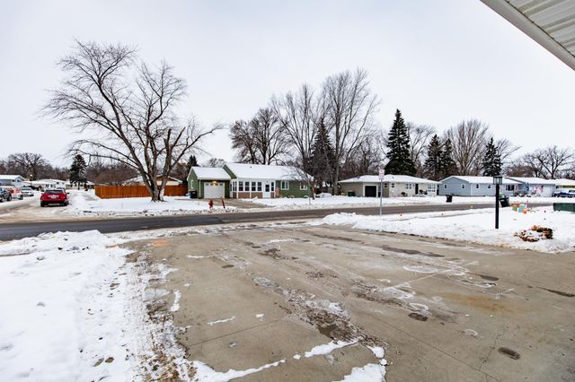 514 7th Avenue W, West Fargo, ND 58078