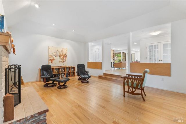 668 Wild Oak Dr, Santa Rosa, CA 95409