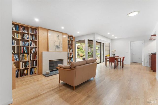 668 Wild Oak Dr, Santa Rosa, CA 95409