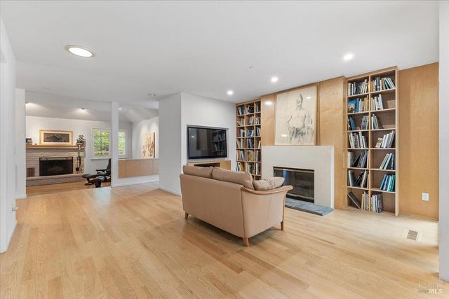 668 Wild Oak Dr, Santa Rosa, CA 95409