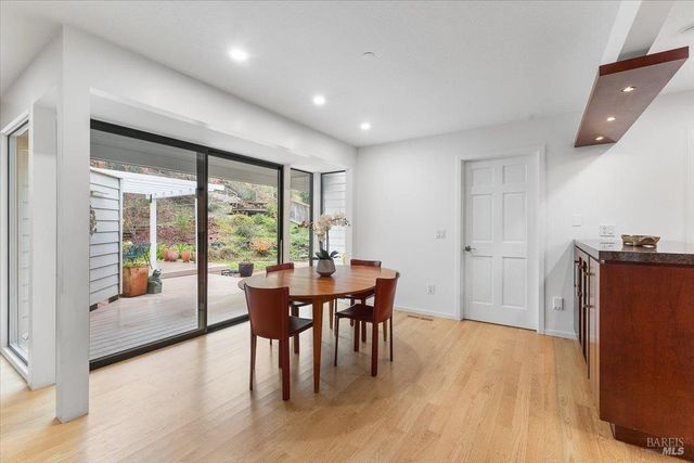 668 Wild Oak Dr, Santa Rosa, CA 95409