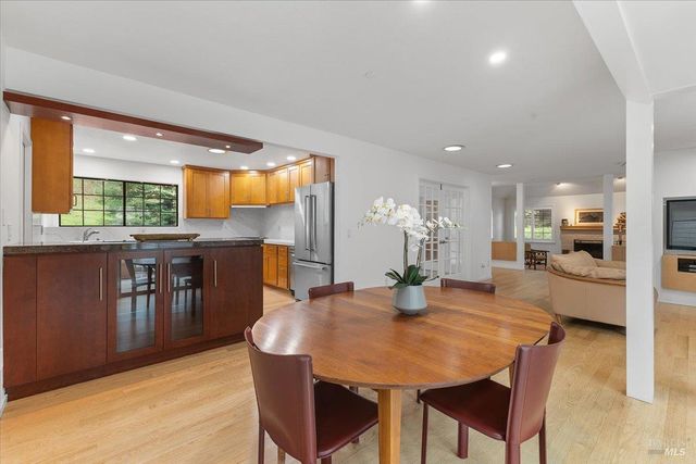 668 Wild Oak Dr, Santa Rosa, CA 95409