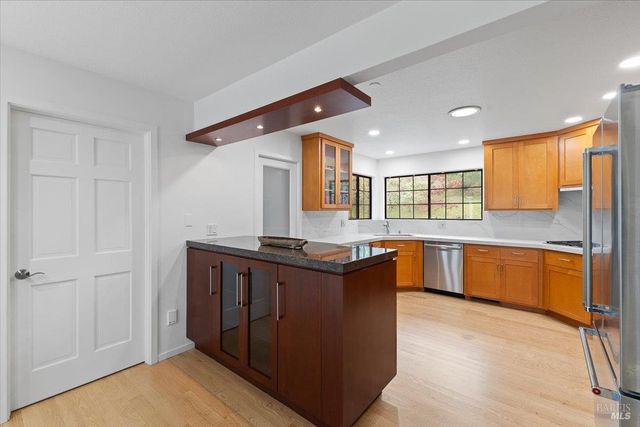 668 Wild Oak Dr, Santa Rosa, CA 95409