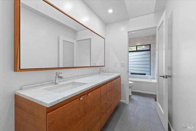 668 Wild Oak Dr, Santa Rosa, CA 95409