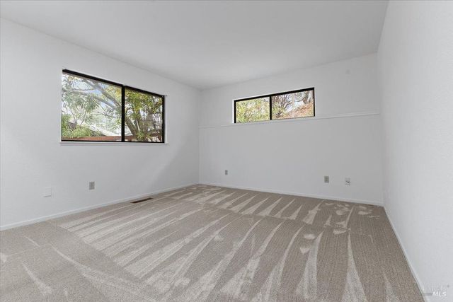 668 Wild Oak Dr, Santa Rosa, CA 95409