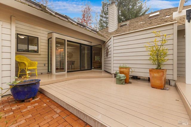 668 Wild Oak Dr, Santa Rosa, CA 95409