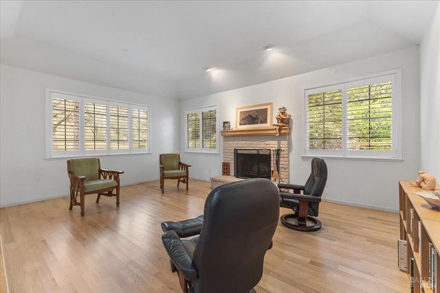 668 Wild Oak Dr, Santa Rosa, CA 95409