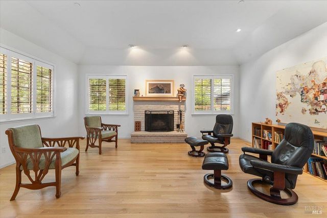 668 Wild Oak Dr, Santa Rosa, CA 95409