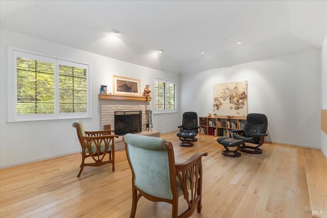 668 Wild Oak Dr, Santa Rosa, CA 95409