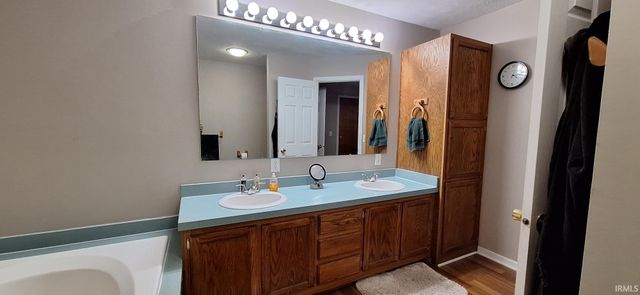 3378 E 1000 N Road, Syracuse, IN 46567