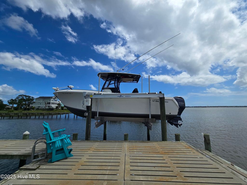 Image 94 of property listing at 429 Live Oak Road, Newport, NC 28570