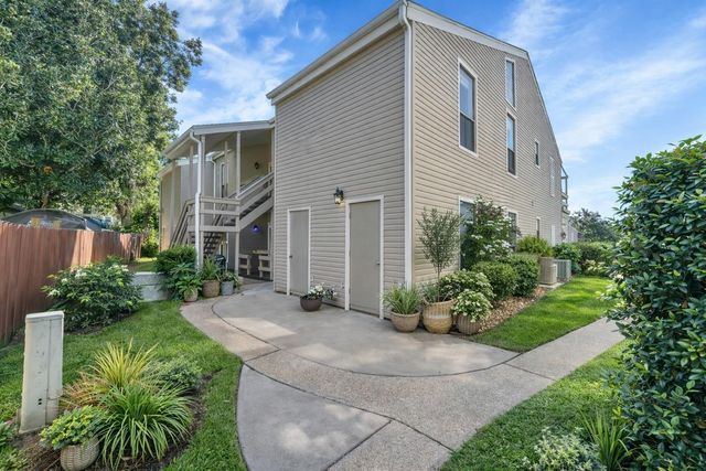 176 April Point Drive N, Conroe, TX 77356