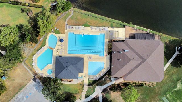 176 April Point Drive N, Conroe, TX 77356