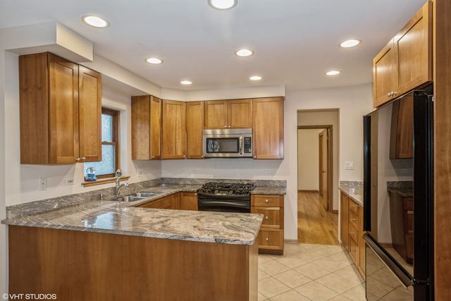 6855 N Olmsted Avenue 1N, Chicago, IL 60631