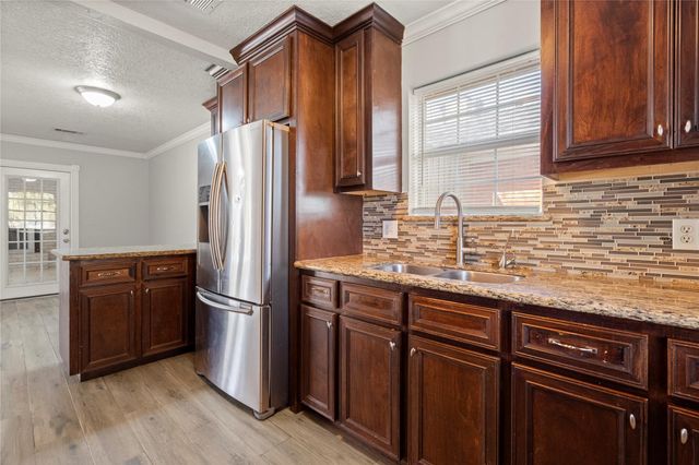 907 Northbend Drive, Baytown, TX 77521