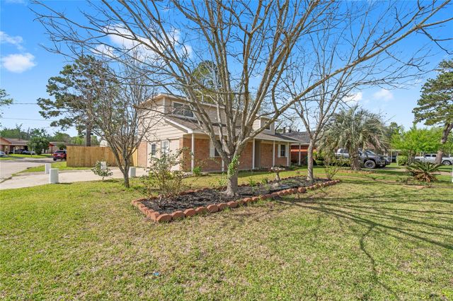 907 Northbend Drive, Baytown, TX 77521