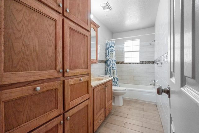 907 Northbend Drive, Baytown, TX 77521