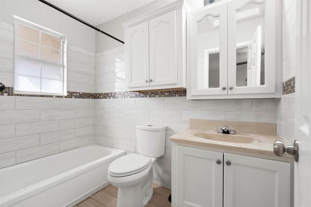 907 Northbend Drive, Baytown, TX 77521