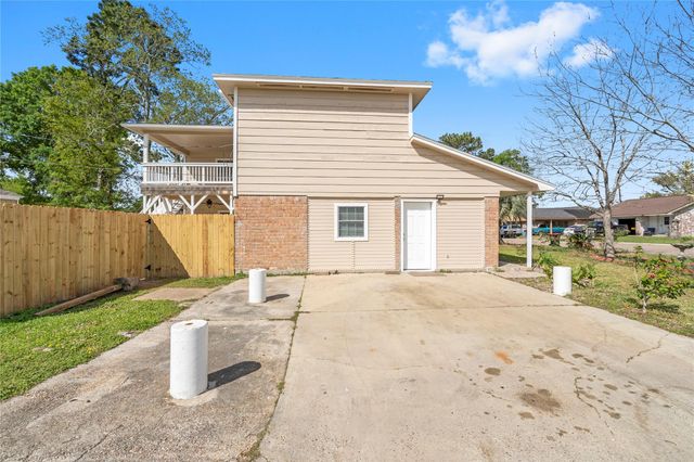 907 Northbend Drive, Baytown, TX 77521