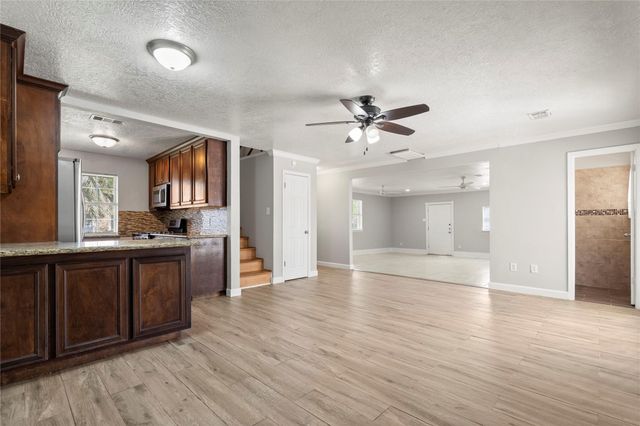 907 Northbend Drive, Baytown, TX 77521