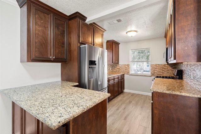 907 Northbend Drive, Baytown, TX 77521