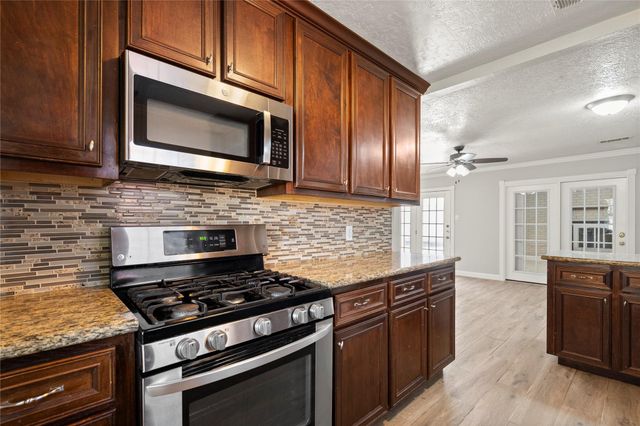 907 Northbend Drive, Baytown, TX 77521