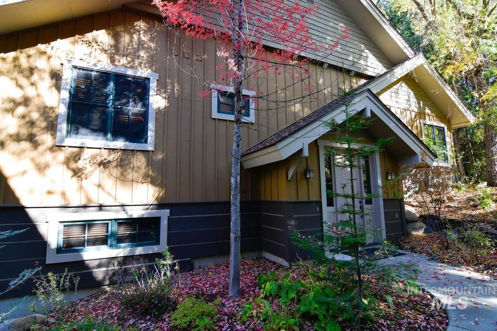 1349 Hearthstone Court 9-G, McCall, ID 83638 photo 2