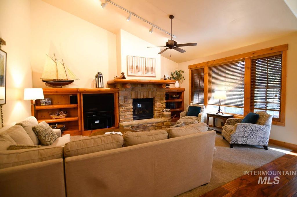 1349 Hearthstone Court 9-G, McCall, ID 83638 photo 8