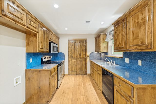 105 Pecan Street, Whitesboro, TX 76273
