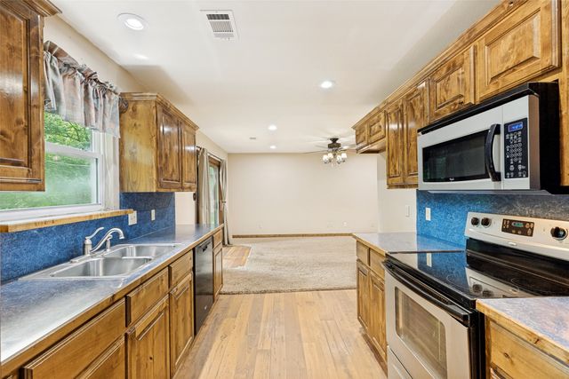 105 Pecan Street, Whitesboro, TX 76273