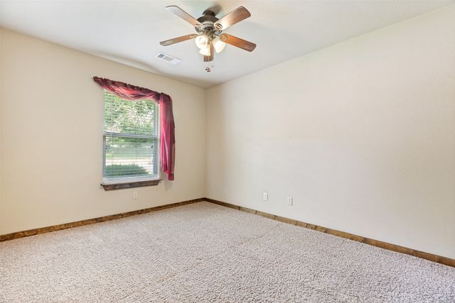105 Pecan Street, Whitesboro, TX 76273
