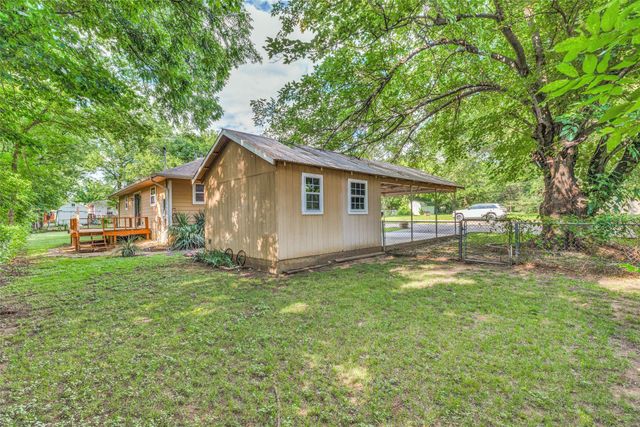 105 Pecan Street, Whitesboro, TX 76273