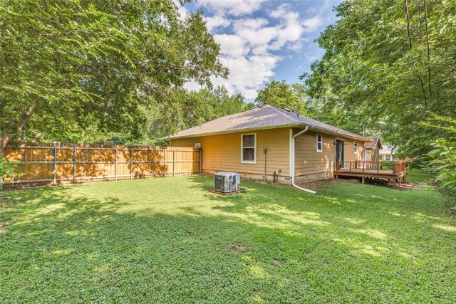105 Pecan Street, Whitesboro, TX 76273