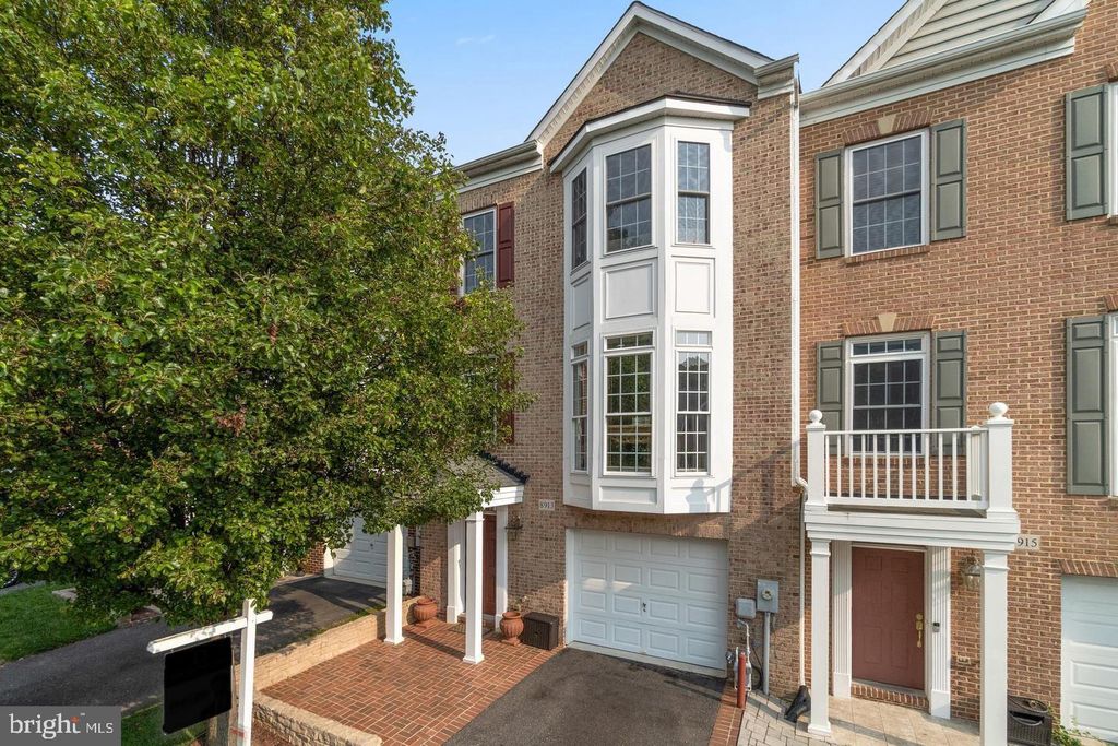 8913 LEE MANOR DR, Ellicott City, MD 21043