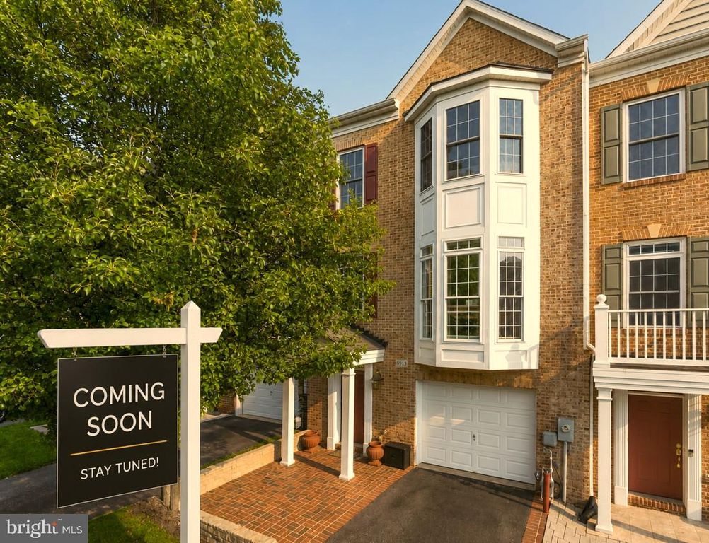 8913 LEE MANOR DR, Ellicott City, MD 21043