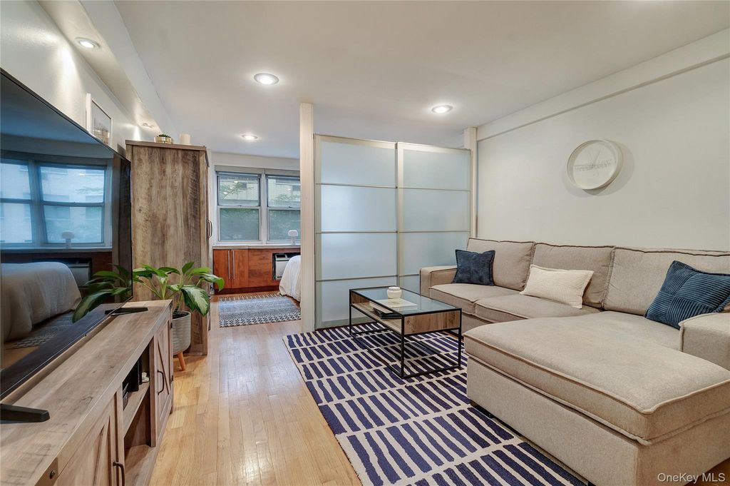 321 E 45th Street 4H, New York (manhattan), NY 10017