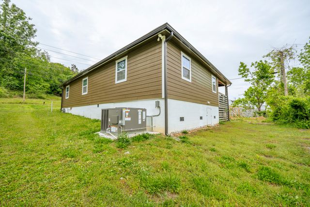 411 Highway 64, W, Waynesboro, TN 38485