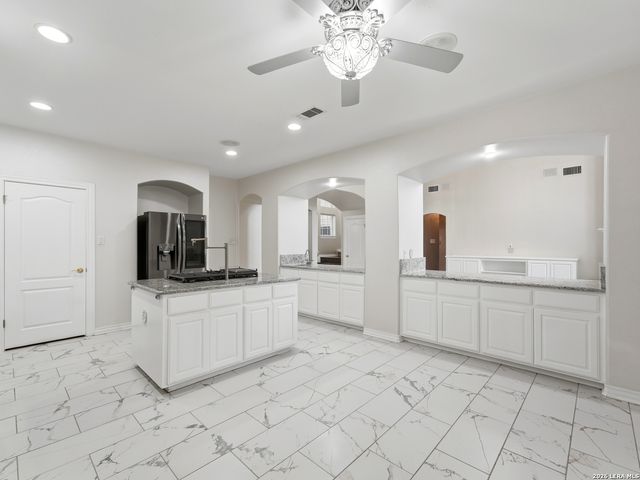1804 Winding Vw, San Antonio, TX 78260