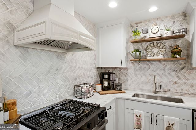 521 Atkinson Avenue, Savannah, GA 31404