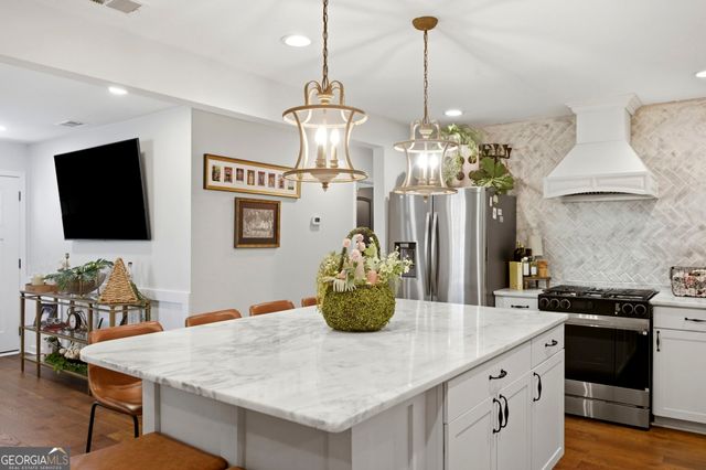 521 Atkinson Avenue, Savannah, GA 31404